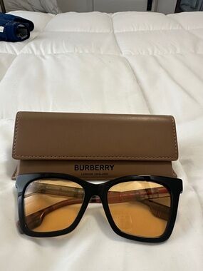 Burberry Black Frame Sunglasses with Amber Lenses and Tan Case